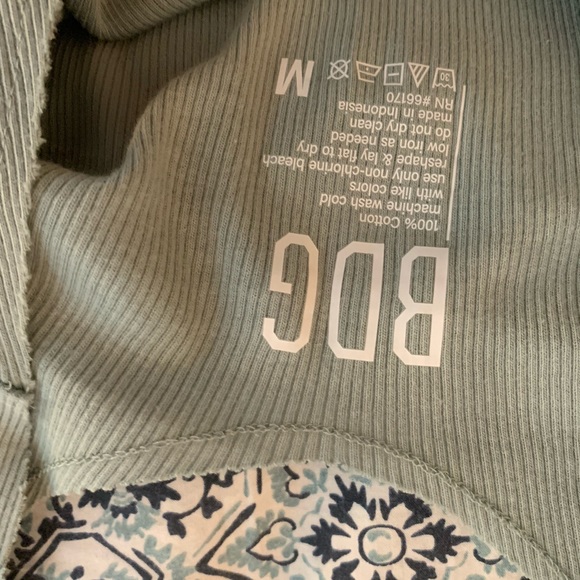 Urban outfitters crop top. - Picture 3 of 3